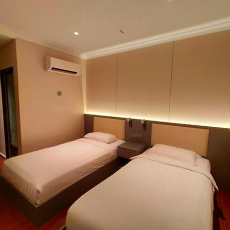 Super Oyo 998 Queen City Hotel George Town Exterior photo