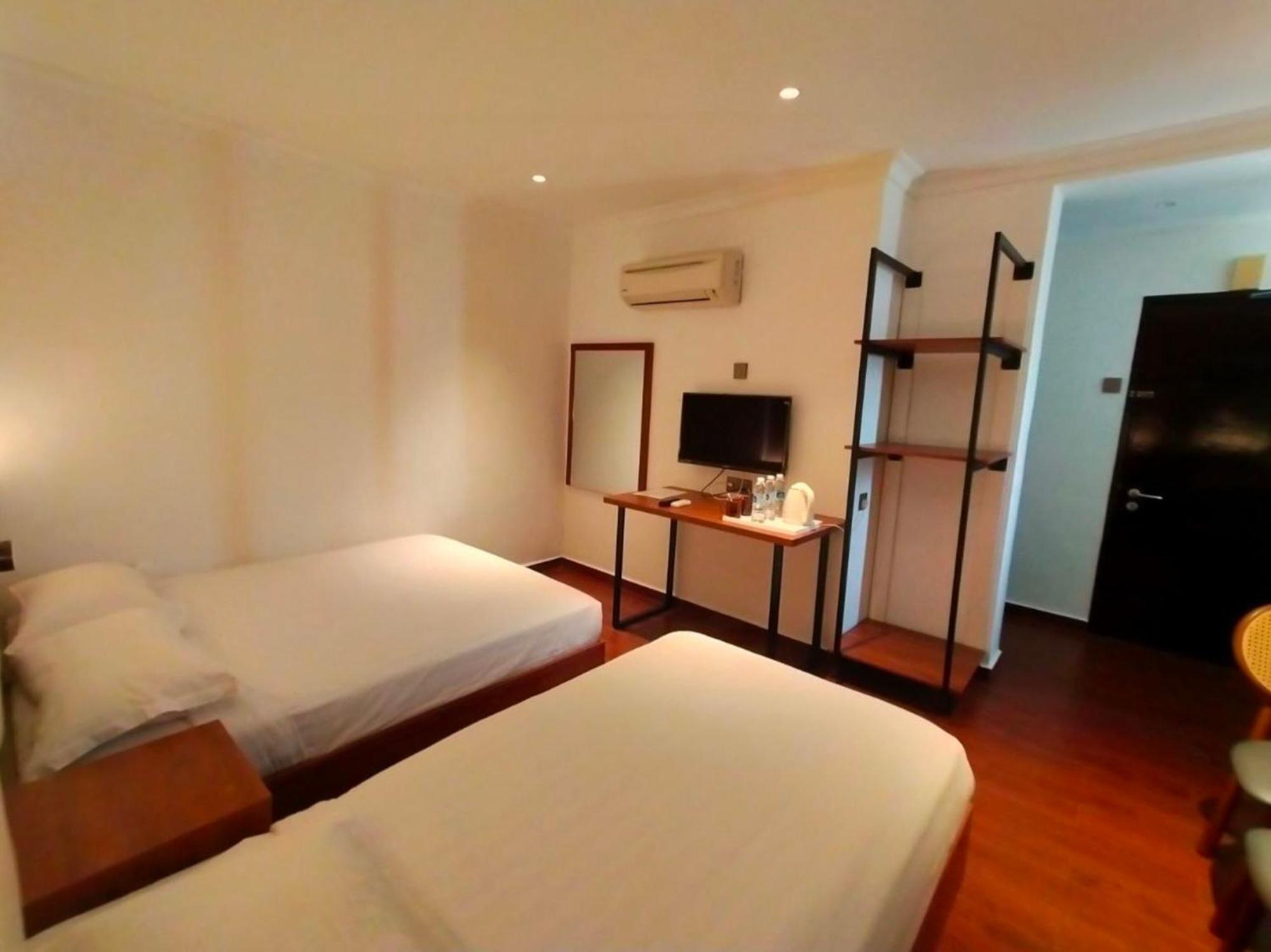 Super Oyo 998 Queen City Hotel George Town Exterior photo