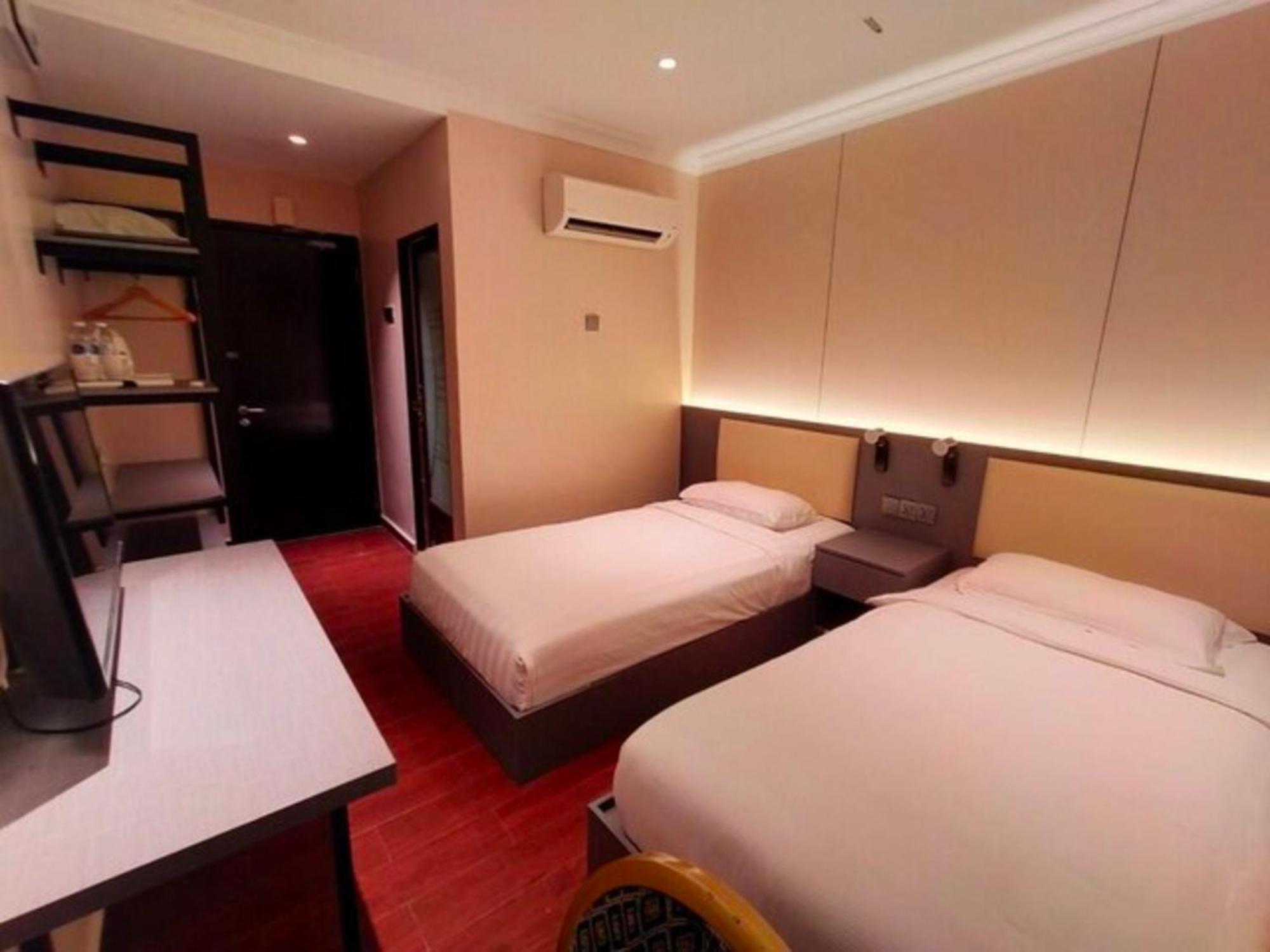 Super Oyo 998 Queen City Hotel George Town Exterior photo