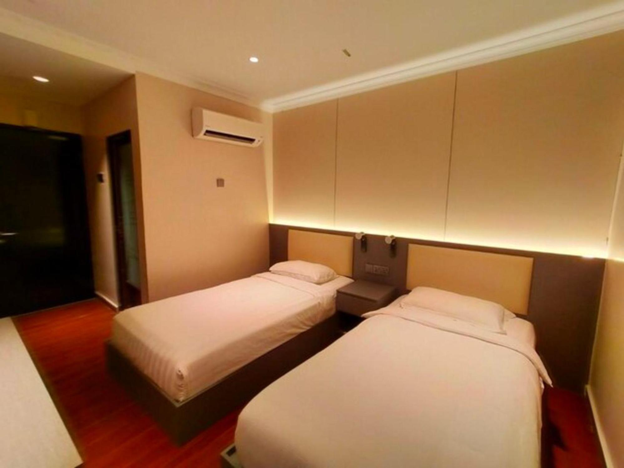 Super Oyo 998 Queen City Hotel George Town Exterior photo